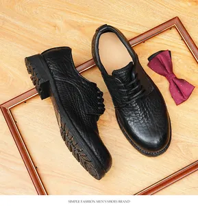 Vue de dessus des chaussures Derby en cuir de bison pour hommes avec semelles crantées