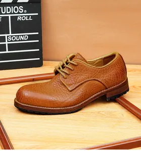 Vue détaillée de la chaussure derby vintage en cuir de bison brun avec semelle Goodyear