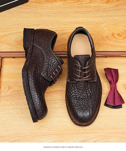 Vue détaillée de chaussures Derby en cuir de bison marron vintage avec couture Goodyear