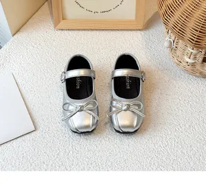 Elegante silberne Mary Jane Prinzessinnen-Schuhe für Mädchen mit Schleife und Schnalle