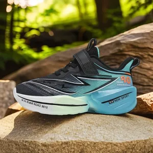 Zapatillas de deporte transpirables de malla para niños en degradado verde y negro