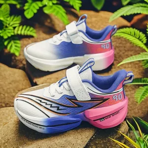 Zapatos deportivos transpirables para niños con degradado azul y rosa