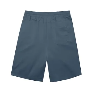 Vue arrière d'un short décontracté bleu pour homme avec poche arrière et taille élastique
