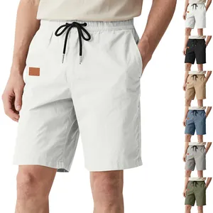 Affichage de shorts en sergé pour hommes en plusieurs couleurs avec cordon de serrage