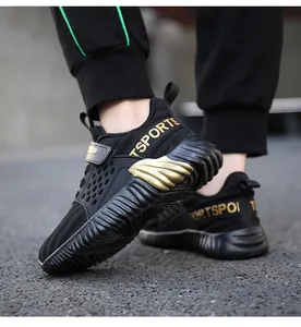 Detailansicht schwarze goldene Jungen Laufschuhe aus Mesh mit rutschfester Gummisohle