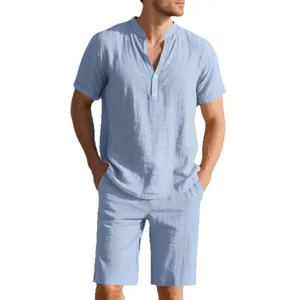 Set estivo da uomo in lino azzurro con camicia Henley e pantaloncini coordinati