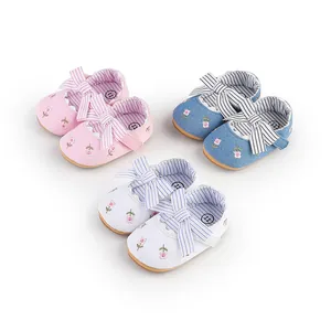Scarpine da neonata stile principessa ricamate con fiocchi a righe in 3 varianti