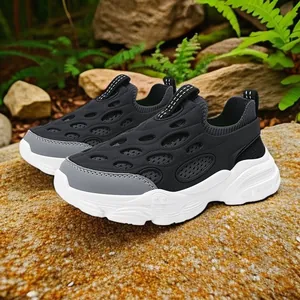 Zapatillas de malla transpirable para niños con suelas ligeras al aire libre
