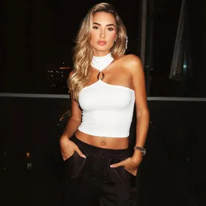Crop top all'americana bianco sexy con anello metallico da donna
