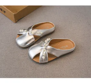 Pantuflas de princesa plateadas para niñas con perlas elegantes y suela blanda