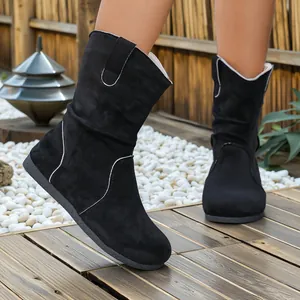 Stylish women's black slouched short boots with flat soles for casual outdoor wear