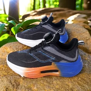 Breathable men's sports running shoes with carbon plate and gradient cushioning sole