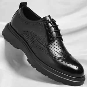 Κλασικά μαύρα ανδρικά παπούτσια Brogue με κομψά διάτρητα σχέδια και χοντρή σόλα