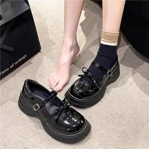 Glanzende zwarte Mary Jane-schoenen voor meisjes met een platformzool en leuke strik