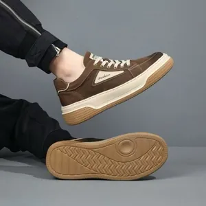 Κομψά ανδρικά ρετρό καφέ δερμάτινα sneakers με πλατφόρμα και αντιολισθητική σόλα