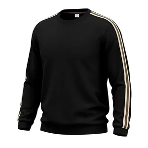 Vue détaillée d'un sweat-shirt noir en maille gaufrée pour hommes avec manches rayées