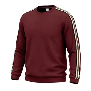 Vue détaillée d'un sweat-shirt bordeaux en maille gaufrée avec manches rayées