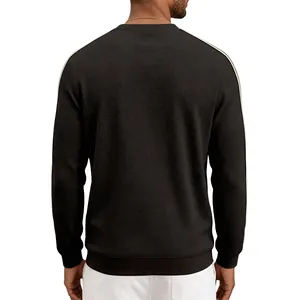 Vue arrière détaillée du sweat-shirt noir en maille gaufrée pour hommes avec rayures