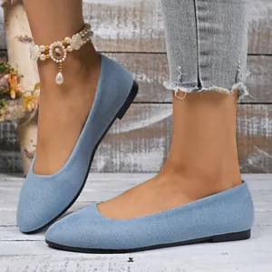 Eleganti ballerine in pelle scamosciata azzurra per donna con raffinata cavigliera di perle