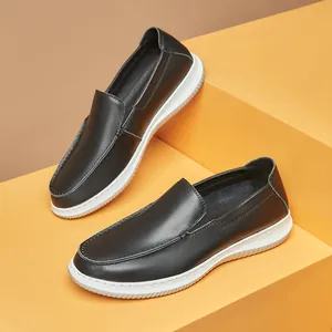 Klassische schwarze Slipper aus echtem Leder für Herren mit dicker weißer Profilsohle