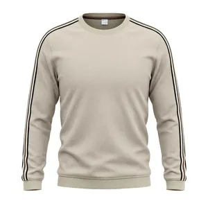 Détail du sweat-shirt pour homme avec texture en grille d'ananas et rayures sur les manches.
