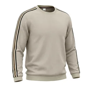Vue détaillée d'un sweat-shirt beige pour homme en maille gaufrée avec rayures