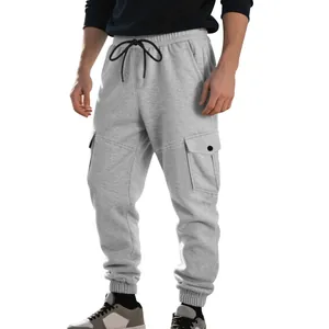 Volledig overzicht van de grijze fleece cargo-joggingbroek voor heren met zakken