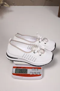 Lightweight white breathable knit walking shoes weighing only 382.2g on scale