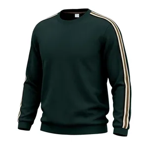 Vue détaillée d'un sweat-shirt pour homme en maille gaufrée vert foncé à rayures