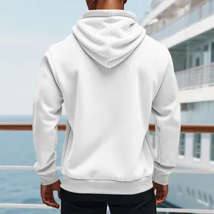 Rückansicht eines schweren weißen Herren-Fleece-Kapuzenpullovers im American Casual Style