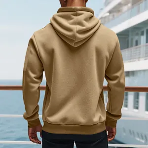 Rückansicht eines schweren khakifarbenen Fleece-Hoodies mit lockerer Passform