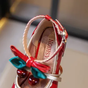 Elegante rote Mary Jane Schuhe aus Leder mit Schleife und Kirschdekor für einen Lolita-Look