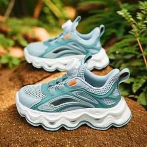 Blaue atmungsaktive Kinder-Wasserschuhe mit Drehverschluss für Sommer und Strand