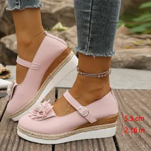 Elegantes zapatos de cuña rosa Mary Jane con decoración floral y tacón de 5,5 cm mujer