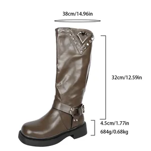 Detailansicht der Retro-Western-Cowboystiefel mit Schafthöhe und Absatzmaßen
