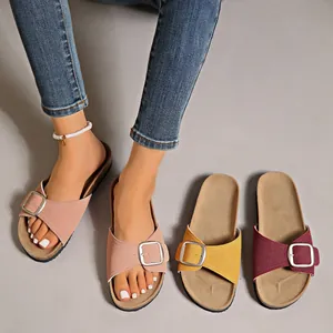 Vue détaillée de sandales rétro à boucle élégantes disponibles en plusieurs coloris