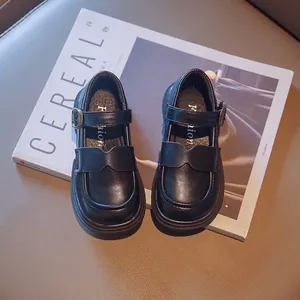 Classic black British style girls' leather Mary Jane shoes for autumn fashion wear