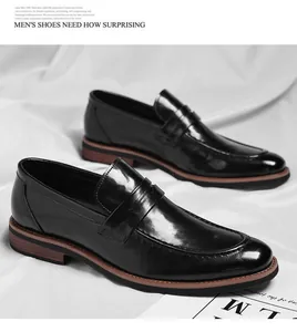 Vista detallada del acabado en cuero negro brillante de estos mocasines para hombres