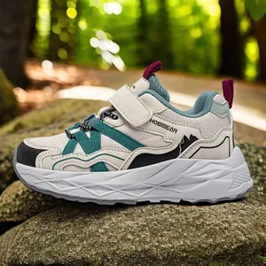 Sneaker sportive da esterno in mesh per ragazzi con suola morbida e chiusura a velcro