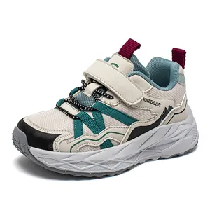 Sneakers sportive da bambino traspiranti con suola morbida e chiusura a strappo 2024
