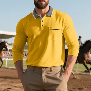 Vista dettagliata di una polo da uomo gialla a maniche lunghe con colletto grigio e tasca