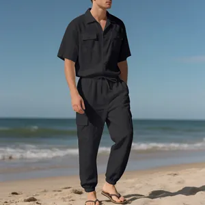 Conjunto de camisa de lino negro de manga corta y pantalones cargo para hombre playa