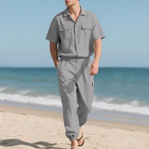 Conjunto de camisa de lino gris y pantalones cargo para hombre, ideal para vacaciones.