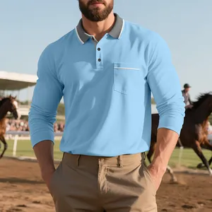 Elegante polo da uomo a maniche lunghe celeste con colletto grigio e taschino sul petto.