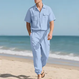 Conjunto de camisa de playa de lino azul claro y pantalones cargo casual para hombre
