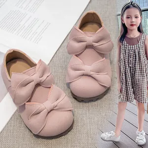 Elegantes zapatos de princesa rosas para niñas con lazos dobles y suelas blandas.