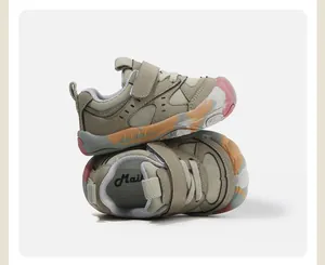 Kleinkind-Lauflernschuhe mit bunter Farbspritzer-Sohle und praktischem Klettverschluss