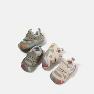 Atmungsaktive Lauflernschuhe für Kleinkinder mit farbenfrohen Antikollisionssohlen