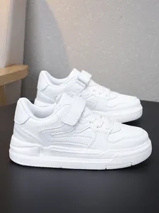 Chaussures de sport blanches pour enfants avec fermeture à scratch pour l'école et loisirs.