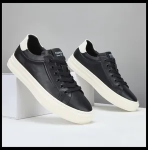 Baskets minimalistes en cuir noir pour hommes avec semelle plateforme blanche et lacets